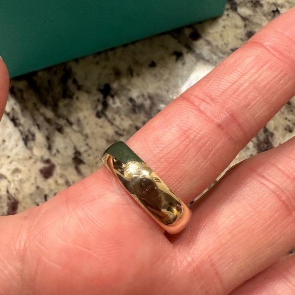 Authentic Tiffany & Co Gold Wedding Band 18k Ring 8mm width - Picture 5 of 6
